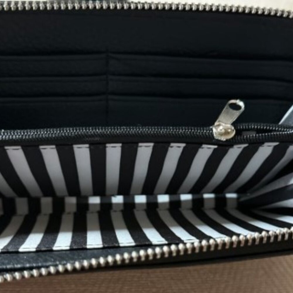 MARC TETRO WOMEN'S BLACK/WHITE BOSTON TERRIER ZIP AROUND WALLET NWT - Picture 3 of 7